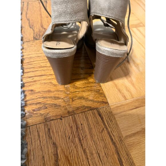 Torrid Tan Laceup Block Heel shoes size 8 - Picture 3 of 6